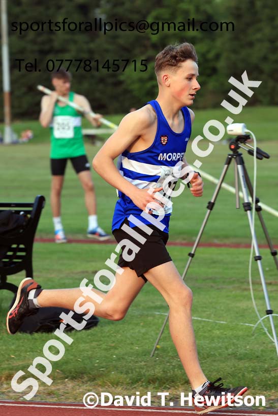 The 1500 metres, 2025 NEGP No. 1, Monkton Stadium, Jarrow. Photo: David T. Hewitson/Sports for All Pics